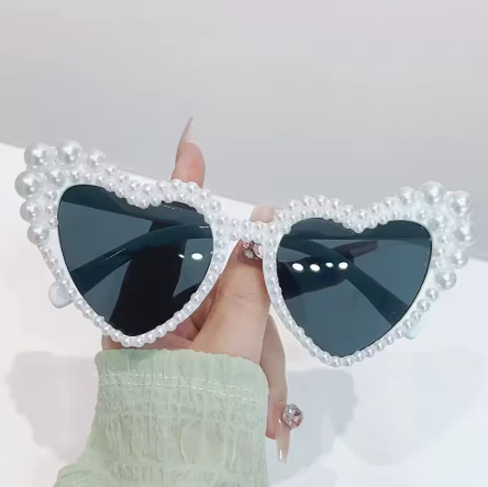 Luxury Pearl Heart Sunglasses - Image 3
